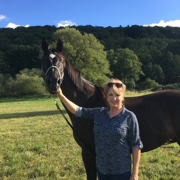 Meet your Posher, Lynne - Picture 1 of 1